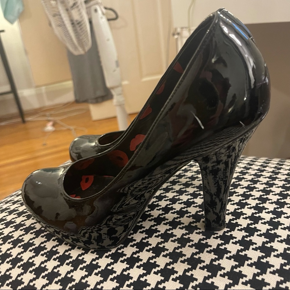 BOGO! Marc Jacobs Patent Leather round toe pumps $40